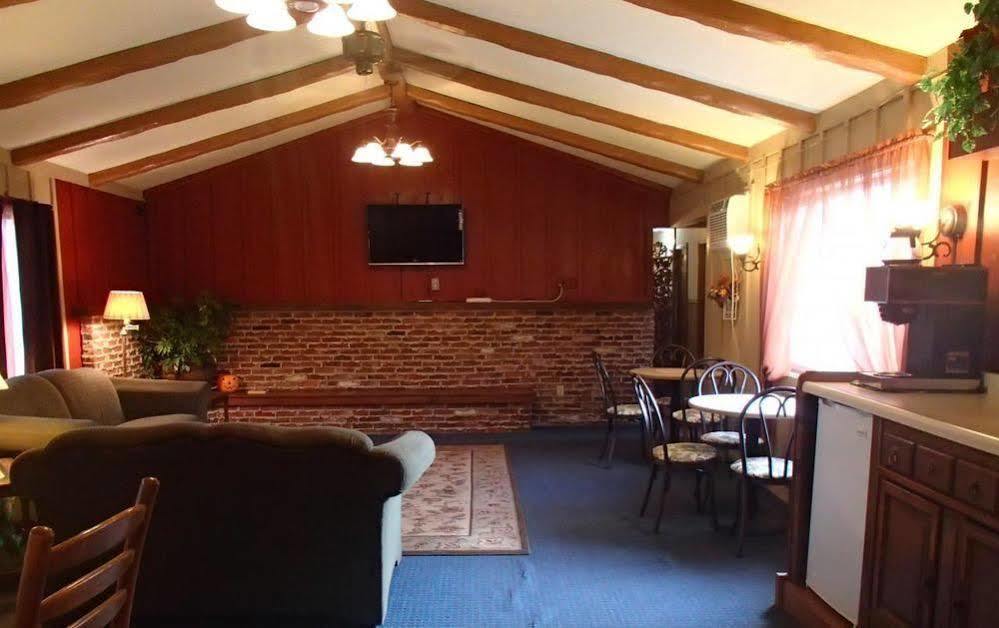 Carlin Villa Motel Carlinville Экстерьер фото