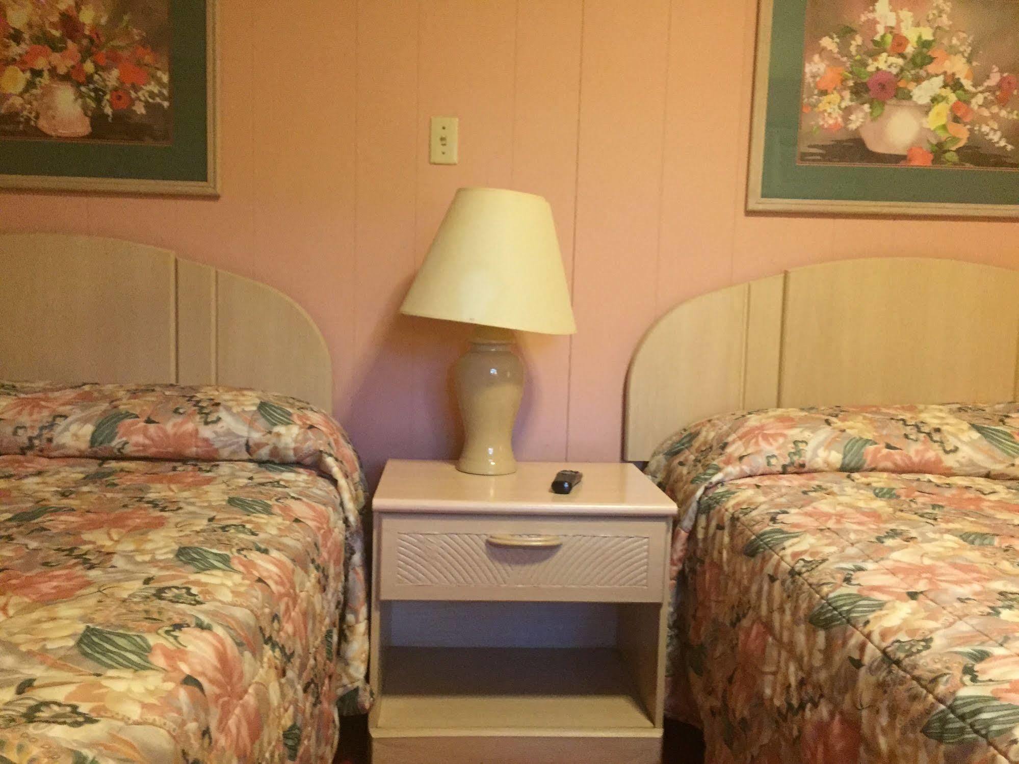 Carlin Villa Motel Carlinville Экстерьер фото