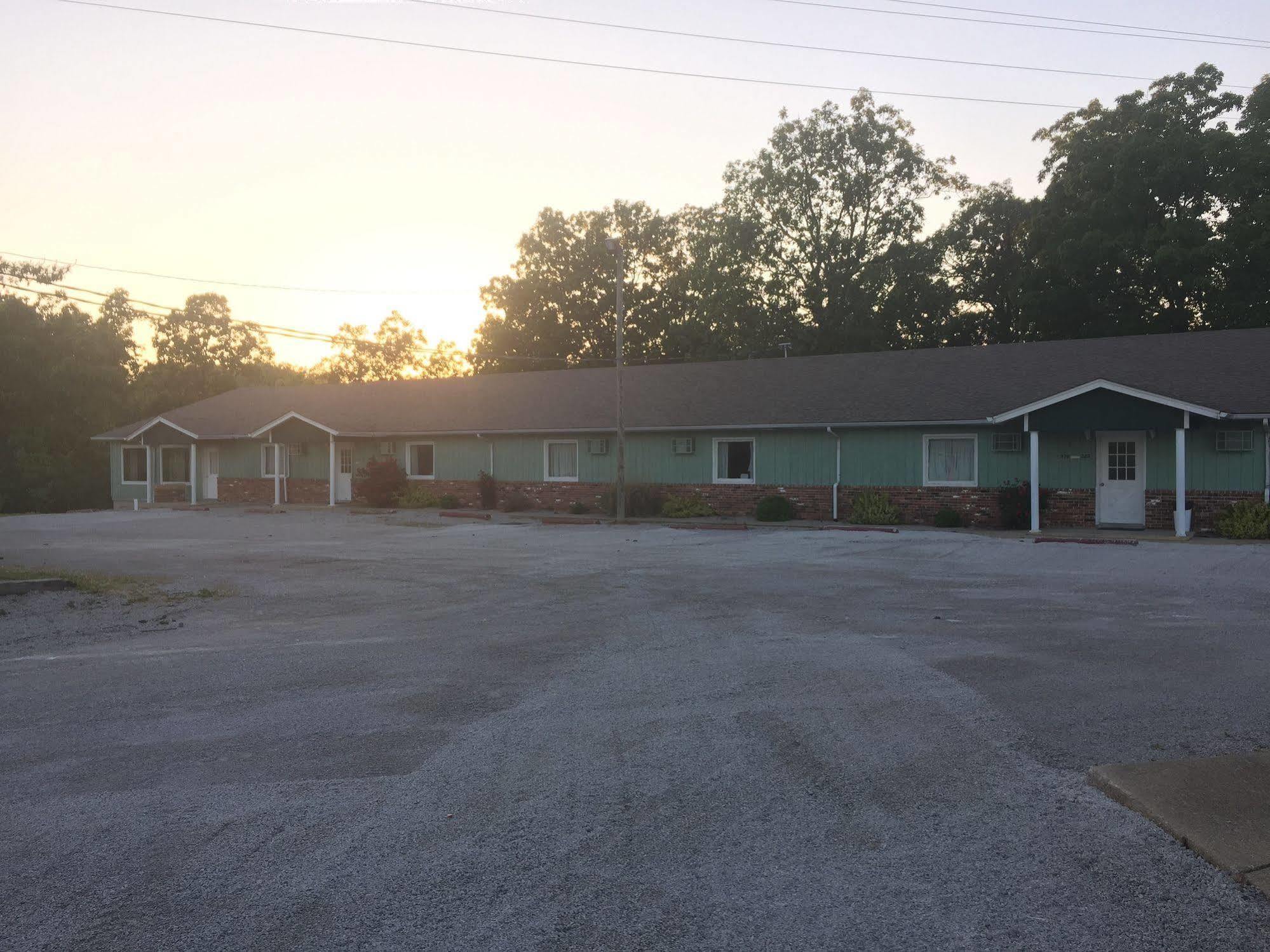 Carlin Villa Motel Carlinville Экстерьер фото